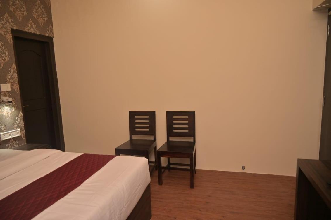Kunwar Palace Gorakhpur Esterno foto