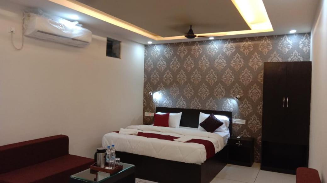 Kunwar Palace Gorakhpur Esterno foto